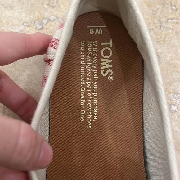Toms - Picture 4 of 8